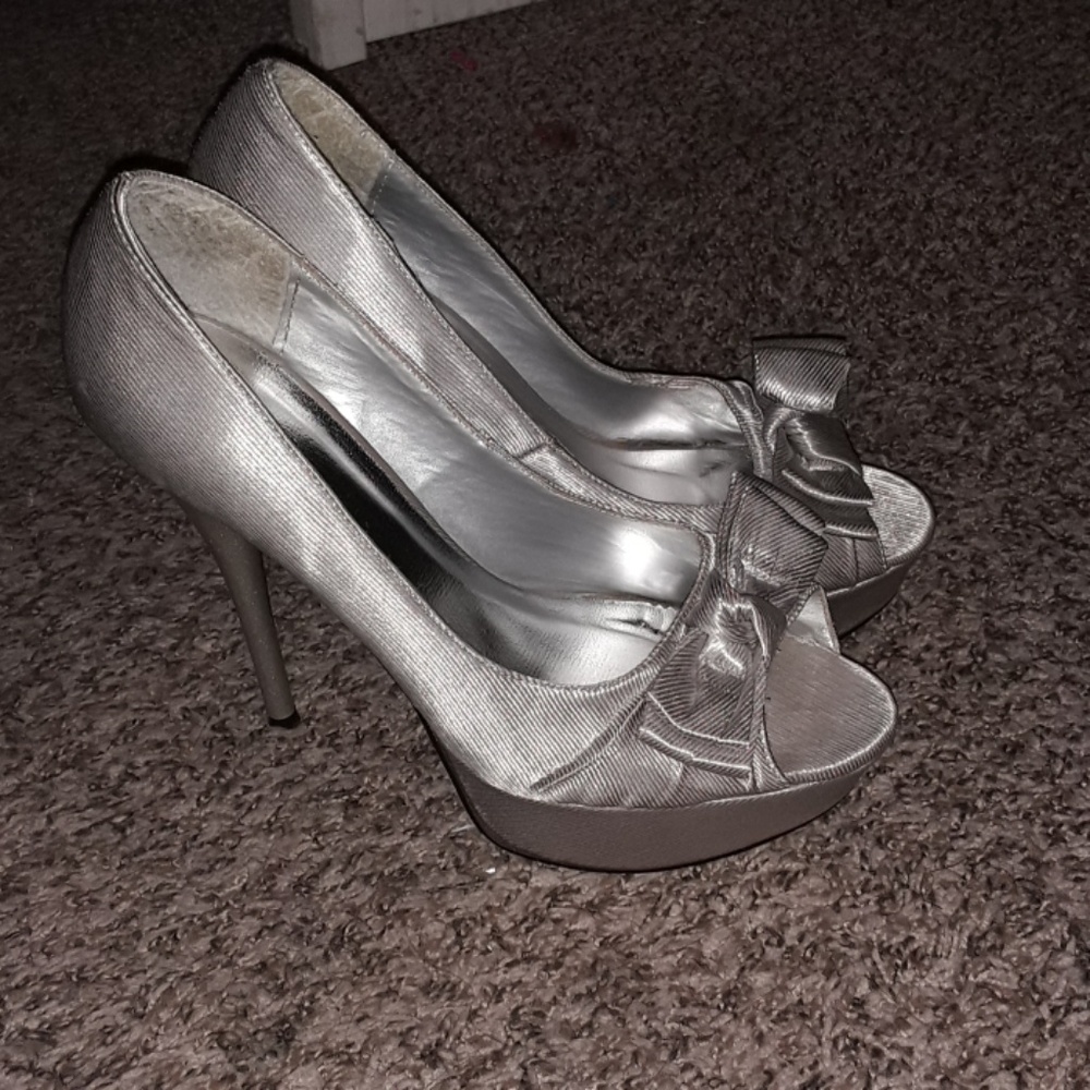 Woman's Dress Shoes Size 8